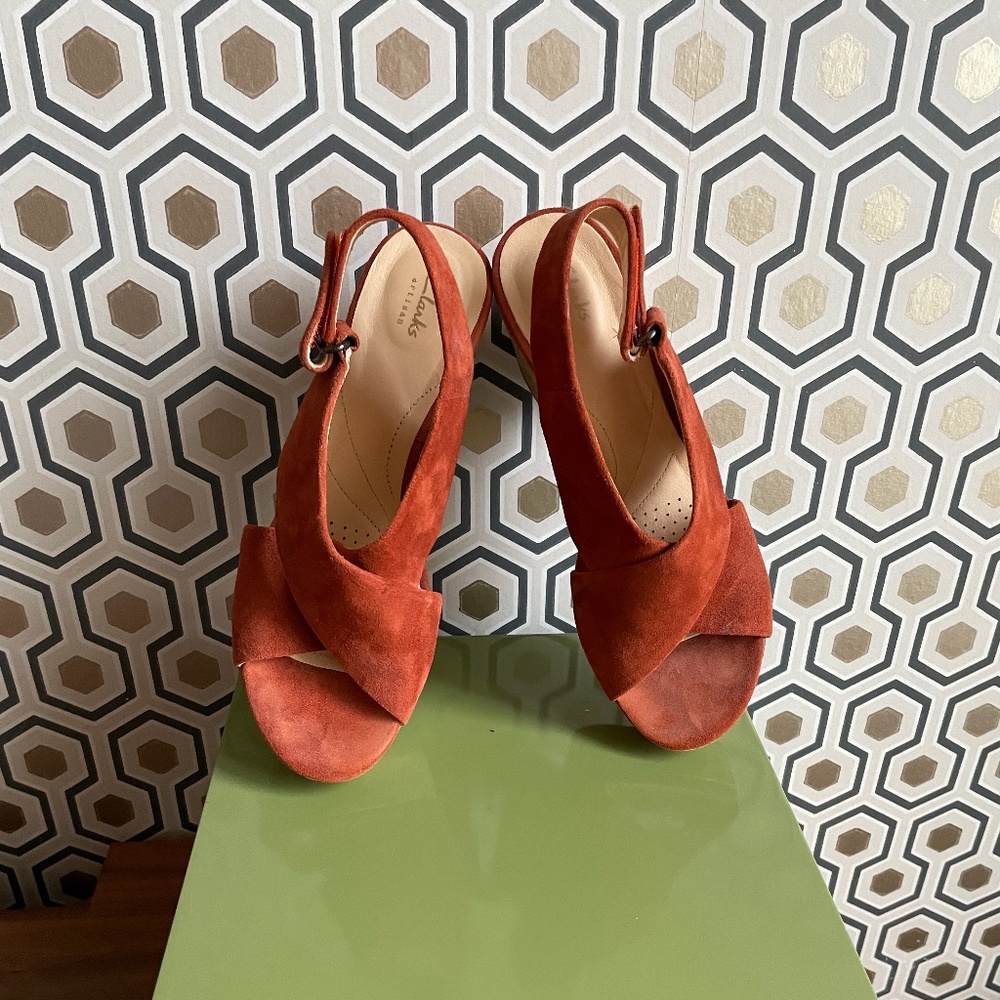 Clarks Platform Sandals-Size 6.5-Rust Colored - image 2